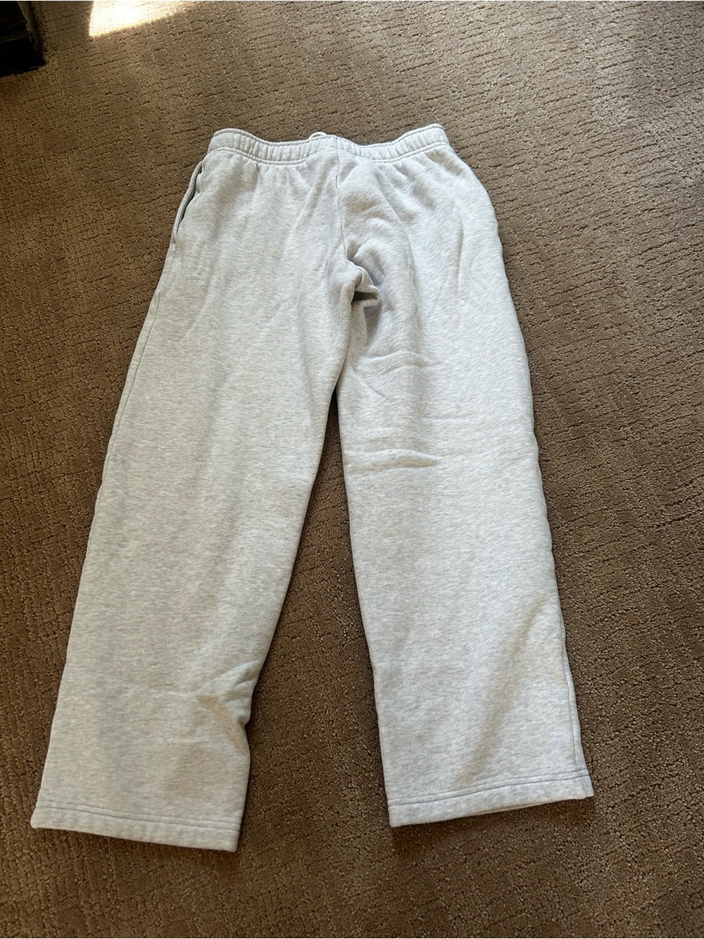 Aritzia Light Gray Sweatpants - Picture 8 of 8